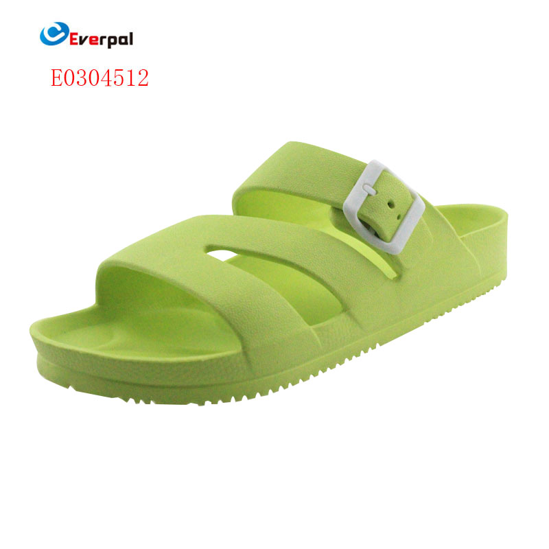 Machen Sie sich bereit für den Sommer mit der neuesten Auswahl an stilvollen und bequemen Sandalen